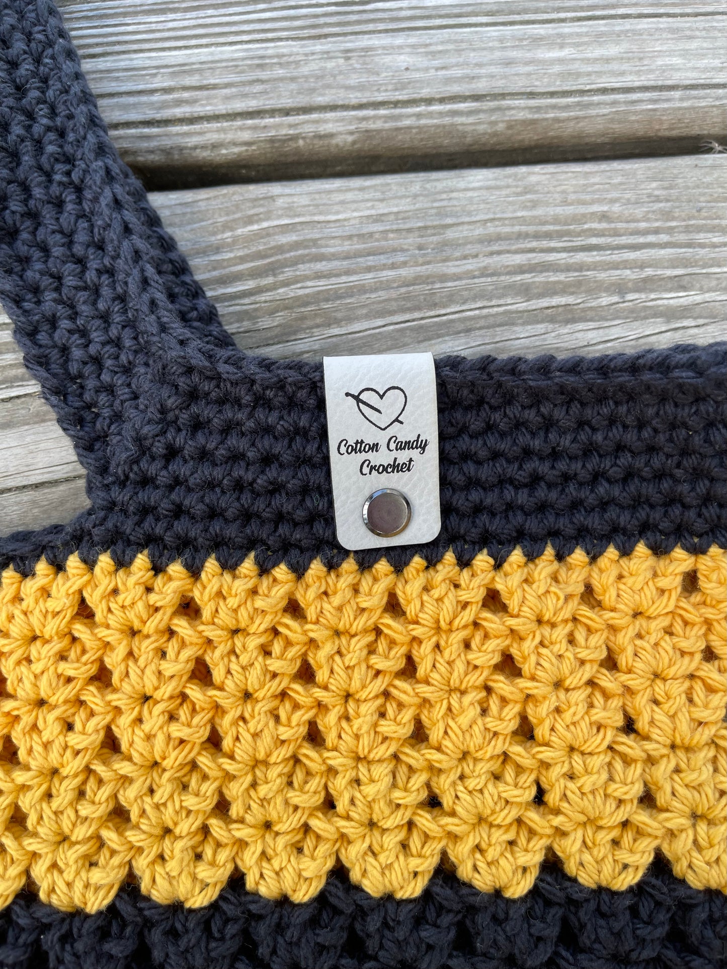 Granny Stitch Tote - Black/Gold